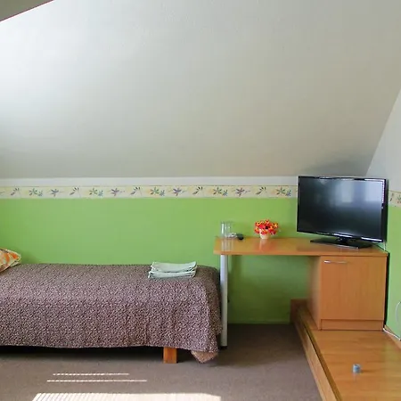 Rivaal Guesthouse-cafe 3* 폴트사마