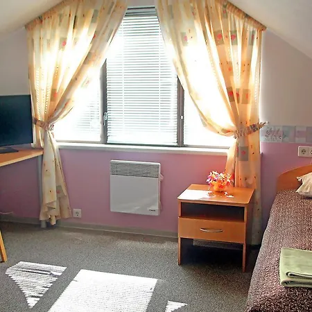 Rivaal Guesthouse-cafe 3*