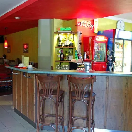 瑞瓦尔咖啡店旅馆 招待所 3*