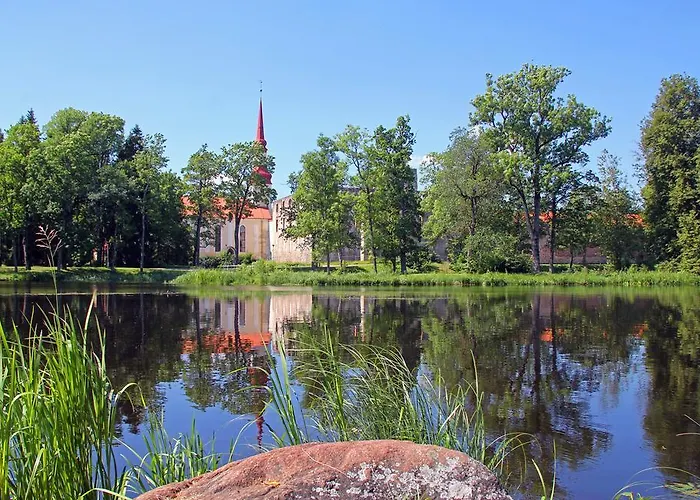 Rivaal Guesthouse-cafe Penzion Poltsamaa