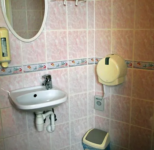 Rivaal Guesthouse-cafe Poltsamaa